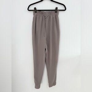 Babaton Markus Relaxed Fit Tapered Leg Pants Taupe Size XS Aritzia #58483